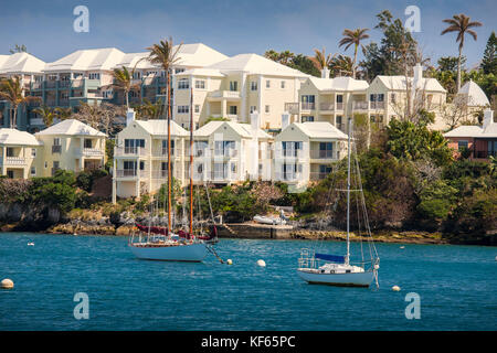 Vue front de mer le long du port de Hamilton, Bermudes Banque D'Images