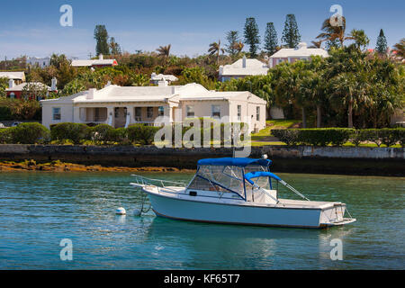 Vue front de mer le long du port de Hamilton, Bermudes Banque D'Images