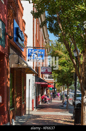 Restaurants sur East Broad Street dans le centre-ville d'Athènes, Géorgie, USA. Banque D'Images