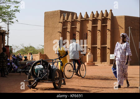 Bandiagara, MALI, Pays Dogon , ancien palais dans l'architecture d'argile Palais Agubou Tall de Bandiagara / Lehmbauten Banque D'Images