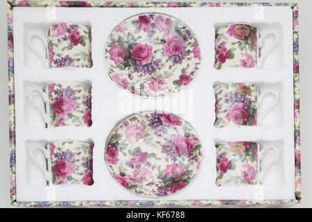 Leonardo Collection Chine Tasses et soucoupes avec Floral Design Banque D'Images