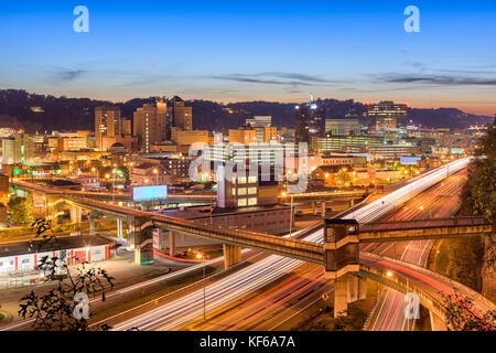 Charleston, West Virginia, USA skyline au crépuscule. Banque D'Images