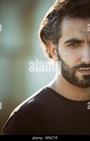 Portrait d'un homme à l'extérieur du Moyen-Orient Banque D'Images