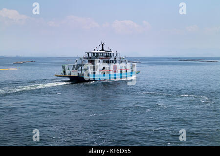 Hiroshima, Japon - 26 mai 2017 : un ferry sur la mer intérieure de Seto, tournant à l'île de Miyajima à Hiroshima, Japon Banque D'Images