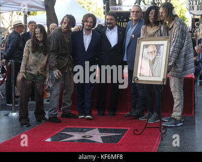 Los Angeles, Californie, États-Unis. 24 octobre 2017. (3e G-D) Edgar Wright, Tom Savini et Greg Nicotero assistent à la cérémonie de la star George Romero à l'occasion de la marche de la renommée à Hollywood, le 25 octobre 2017 à Los Angeles. Crédit : Ringo Chiu/ZUMA Wire/Alay Live News Banque D'Images