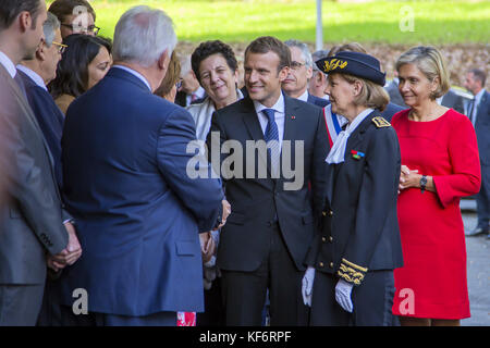 Paris, France. 25 octobre, 2017. Le président français Emmanuel macron est accueillie par des représentants de l'université. Le président français Emmanuel macron visites l'université Paris saclay pour l'inauguration de l'institut de mathématique d'Orsay et centralesupélec. crédit : sopa/zuma/Alamy fil live news Banque D'Images