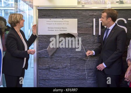 Paris, France. 25 octobre, 2017. Le président français Emmanuel macron vu à l'événement d'inauguration. Le président français Emmanuel macron visites l'université Paris saclay pour l'inauguration de l'institut de mathématique d'Orsay et centralesupélec. crédit : sopa/zuma/Alamy fil live news Banque D'Images