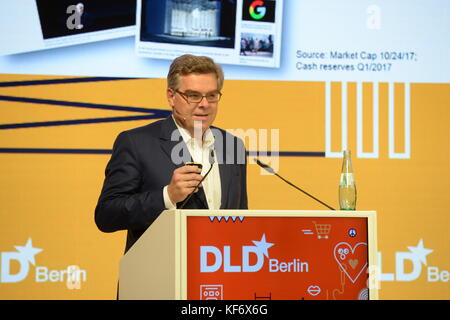 BERLIN/ALLEMAGNE - 26 OCTOBRE 2017 : Stefan Winners (Hubert Burda Media) lors de la conférence DLD (Digital Life Design) à Berlin, Copyright : Picture alliance for DLD / Jan Haas | usage Worldwide Banque D'Images