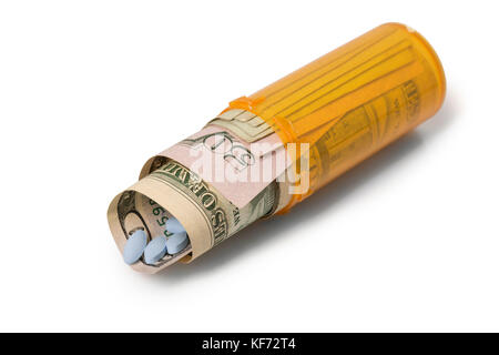 Cinquante dollars américains regroupés dans un contenant avec prescription de pilules bleues, établissant, sur fond blanc avec une ombre. Banque D'Images