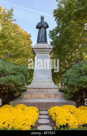 NOTRE DAME, IN/USA - 19 octobre 2017 : Edward F. Sorin statue sur le campus de l'Université Notre Dame. Banque D'Images