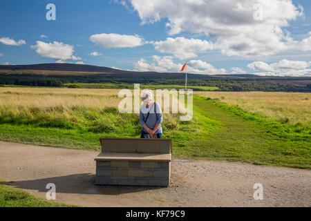 Un visiteur du site Culloden Battlesite près d'Inverness, Écosse, Royaume-Uni Banque D'Images