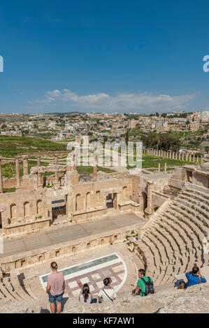 Ruines du théâtre du nord de la ville antique de Jerash, en Jordanie. Banque D'Images