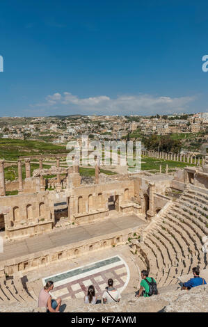 Ruines du théâtre du nord de la ville antique de Jerash, en Jordanie. Banque D'Images