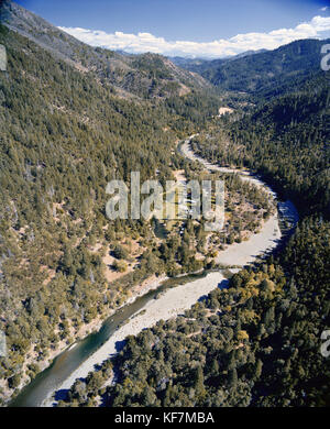 États-unis, Californie, vue aérienne de la rivière Salmon, fourchettes de saumons, la loutre bar kayak school Banque D'Images