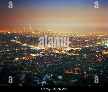 USA, Californie, Los Angeles, les lumières de la ville de Los Angeles la nuit comme vu de Mulholland Drive Banque D'Images
