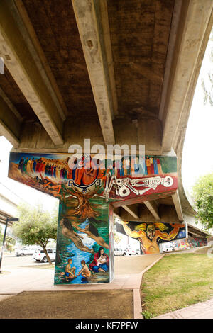 États-unis, Californie, San Diego, street art peint sur le pont au-dessus de chicano park Banque D'Images