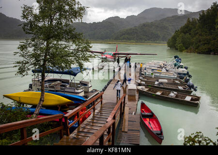 Usa, Alaska, redoubt bay, Big River, Lac de sortir sur le quai pour prendre le bateau pour wolverine cove Banque D'Images