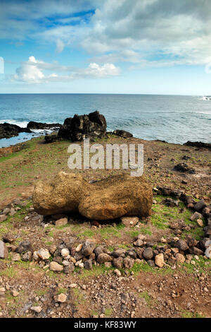 L'île de Pâques, chili, Isla de Pascua, rapa nui, un moai jeter face à l'ahu akahanga site moai Banque D'Images