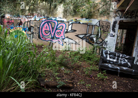 Usa, Oahu, Hawaii, détail d'un mur à l'intérieur d'un bâtiment abandonné sur la Côte-Nord Banque D'Images