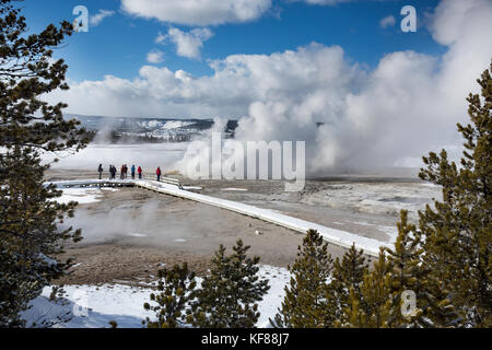 Usa, Wyoming, Yellowstone National Park, sur la fontaine geyser clepsydre pot de peinture dans la partie inférieure du sentier geyser basin Banque D'Images