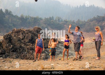 Usa (Oregon), Wild and Scenic Rogue River dans le district de Medford, un jeu de pétanque au camping de Horseshoe Bend Banque D'Images