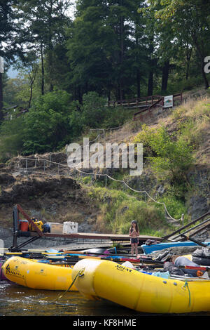 Usa (Oregon), Wild and Scenic Rogue River dans le district de Medford, bateaux amarrés au Paradise Lodge Banque D'Images