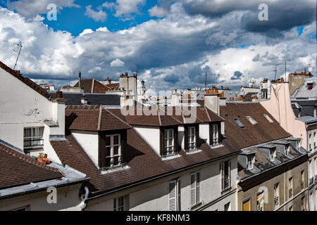 Les toits typiques de paris Banque D'Images