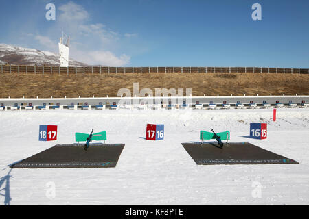 Usa, Utah, Midway, Soldier Hollow, le champ de tir de biathlon et fusils Banque D'Images