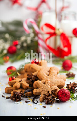 26 Décorations De Noël En Acrylique - Lettres Initiales Motif Pain D'épice Et Baies - Pour Sapin, Porte-clés, Décoration - 2