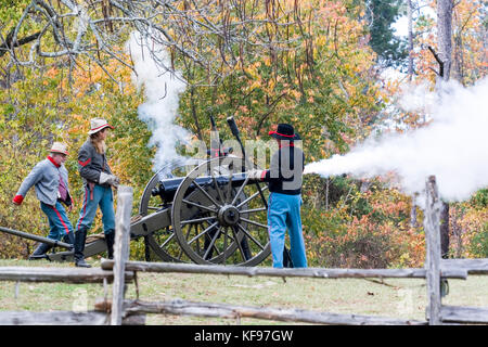 L'Arkansas, ar, États-Unis d'Amérique, ancien parc d'état de Washington, la guerre civile week-end, un camp d'artillerie confédérée 10 pounder Cannon. Banque D'Images