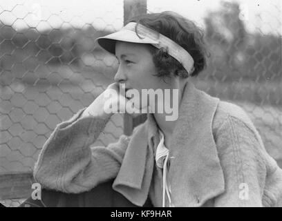 43589 Mlle H Collins Tennis sur Gazon Carnaval Pays Rushcutters Bay Janvier 1935 Banque D'Images