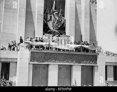 L'image capture la cérémonie d'ouverture du mémorial de guerre de l'ANZAC à Sydney, présidé par le duc de Gloucester. Cet événement a marqué un moment important dans l'honneur des soldats de la première Guerre mondiale Banque D'Images