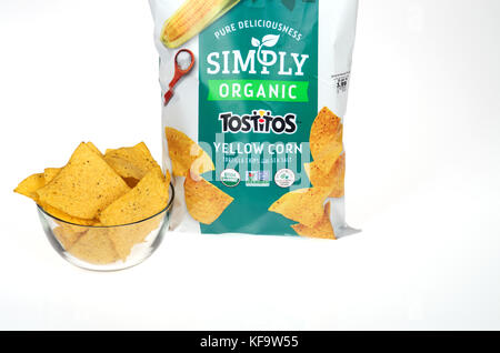 Sac de Frito-Lay Tostitos biologiques simplement chips de maïs jaune Banque D'Images