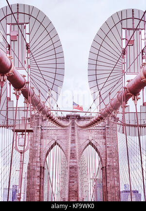 Image filtrée vintage du pont de Brooklyn, l'un des symboles de la ville de New York, États-Unis. Banque D'Images