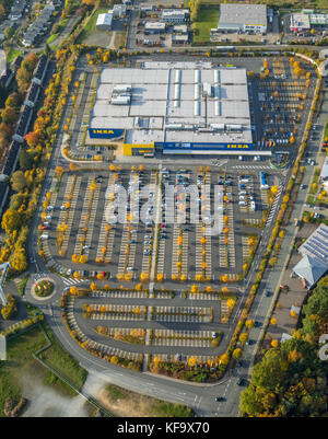 IKEA meubles et l'intérieur de la maison victoires, discounter de meubles, magasin de meubles suédois, parking avec feuilles d'automne, Siegen, Siegerland, Europe, Gol Banque D'Images