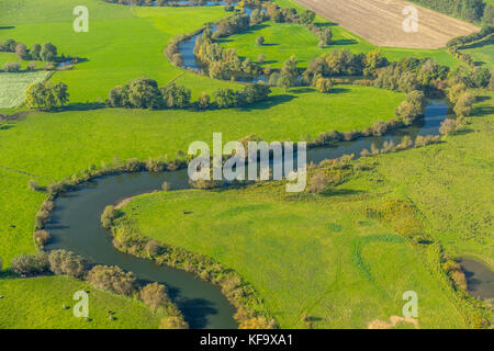 Rivière Lippe, Lippe méandre de l'extérieur de la ville limites entre Werne et Bergkamen, rivière Lippe, prairies vertes, réserve naturelle, Bergkamen, Ruhr, No Banque D'Images