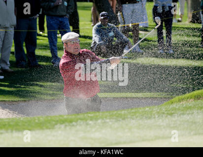 Acteur Gary Valentine hits à partir d'une fosse de sable au cours d'une partie de golf sur le Bob Hope Chrysler Classic au La Quinta Country Club de La Quinta, CA, le jeudi, le 17 janvier 2008. Crédit photo : Francis Specker Banque D'Images