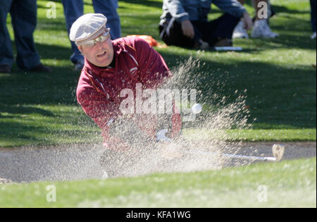 Acteur Gary Valentine hits à partir d'une fosse de sable au cours d'une partie de golf sur le Bob Hope Chrysler Classic au La Quinta Country Club de La Quinta, CA, le jeudi, le 17 janvier 2008. Crédit photo : Francis Specker Banque D'Images