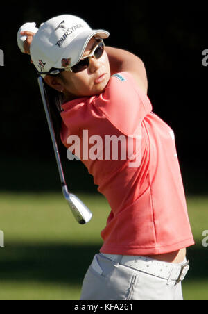 Le Japonais ai Miyazato frappe un coup du quatrième tee lors de la troisième manche du tournoi LPGA Qualifying School au parcours Arnold Palmer au Mission Hills Country Club à Rancho Mirage, Calif, le jeudi 22 septembre 2005. Photo de Francis Specker Banque D'Images