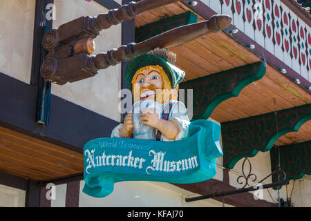 Front Street à Leavenworth un village de style bavarois dans les Cascade Mountains dans le centre de l'État de Washington dans le comté de Chelan, Washington, États-Unis Banque D'Images