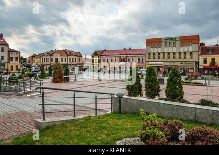 TRZEBINIA, POLOGNE - 19 AOÛT 2017 : bâtiments colorés sur le marché de Trzebinia, Pologne. Banque D'Images