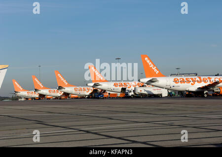 EasyJet Airbus A319-100s garé Banque D'Images