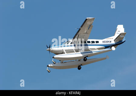 Un Cessna 208 Caravan Kenmore Air avec des flotteurs sur l'approche finale Banque D'Images