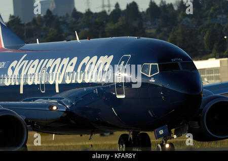 Un SkyEurope Airlines Boeing 737-700 (LN2320) roulage Banque D'Images