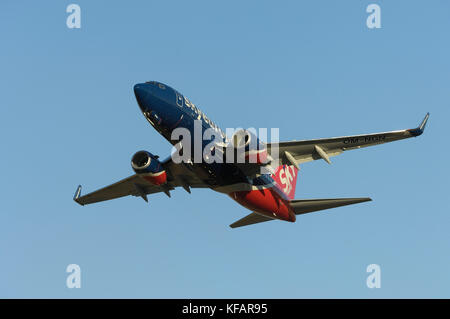 Un SkyEurope Airlines Boeing 737-700 (LN2320) prise de force sur un vol d'essai avant livraison avec la rétraction du train roulant Banque D'Images