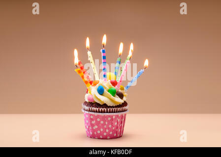 Muffins anniversaire coloré Banque D'Images