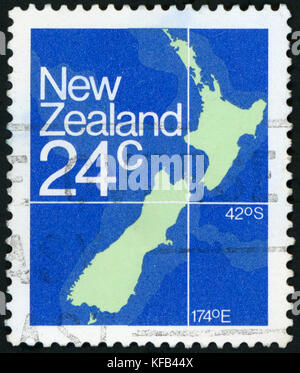 NOUVELLE-ZÉLANDE - VERS 1982 : un timbre imprimé en Nouvelle-Zélande montre la carte de la Nouvelle-Zélande, vers 1982. Banque D'Images