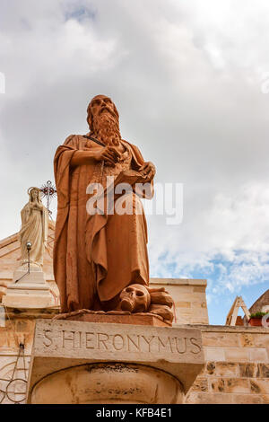 Statue de saint Jérôme à Bethléem. Banque D'Images