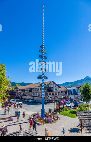 Front Street à Leavenworth un village de style bavarois dans les Cascade Mountains dans le centre de l'État de Washington dans le comté de Chelan, Washington, États-Unis Banque D'Images