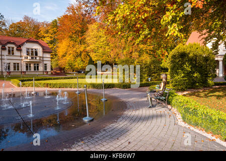 Gdansk, Pologne - 18 octobre 2017 : décor de l'automne dans le parc Oliwski. Parc est destination touristique favorite à Gdansk en Pologne. Banque D'Images